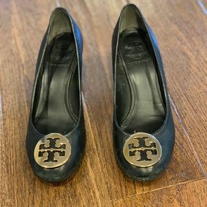 Tory Burch 7.5 Black Wedges with Gold Logo